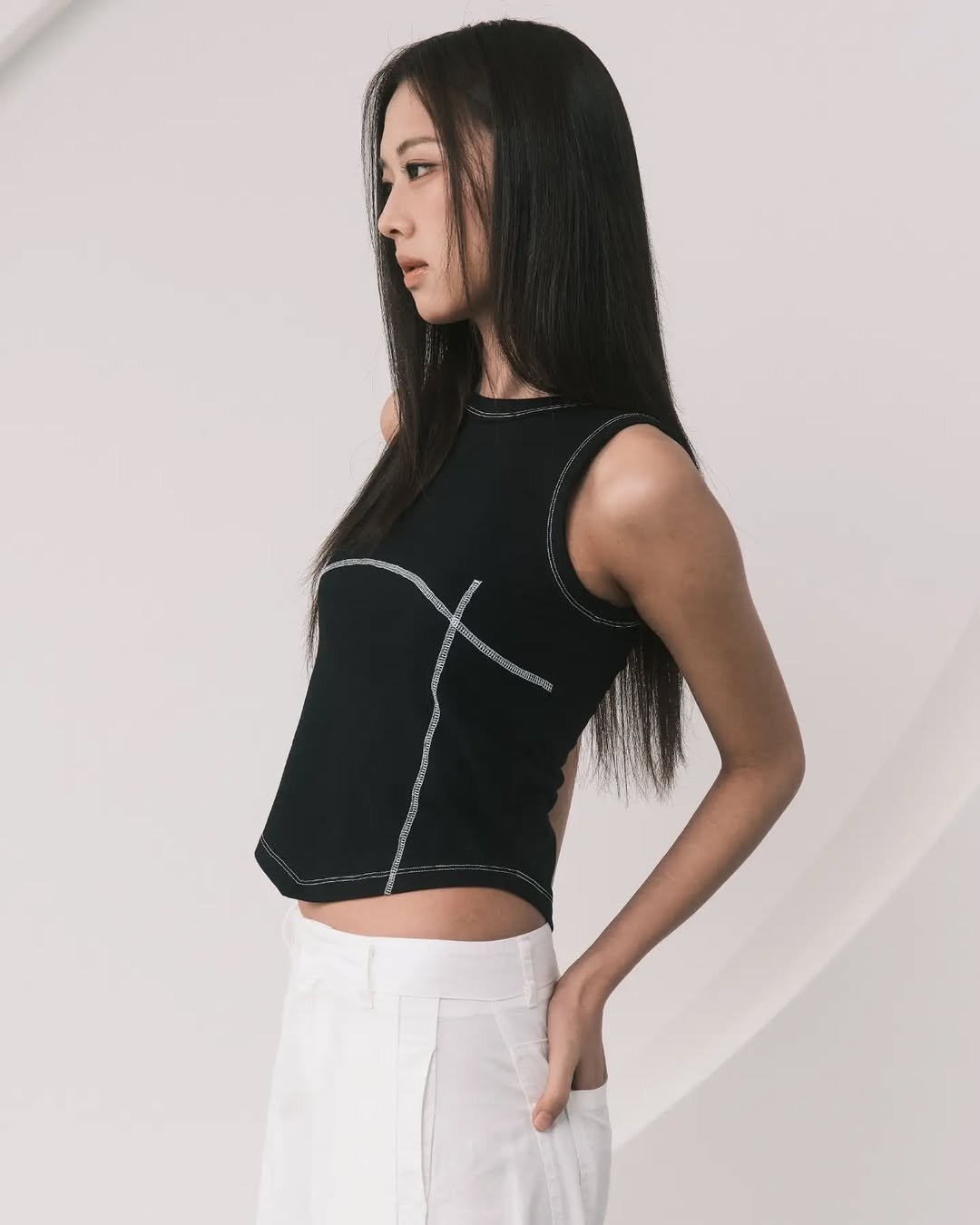 cotevoce_official 게시물 이미지: Stitch Line Crop Sleeveless

Color :...