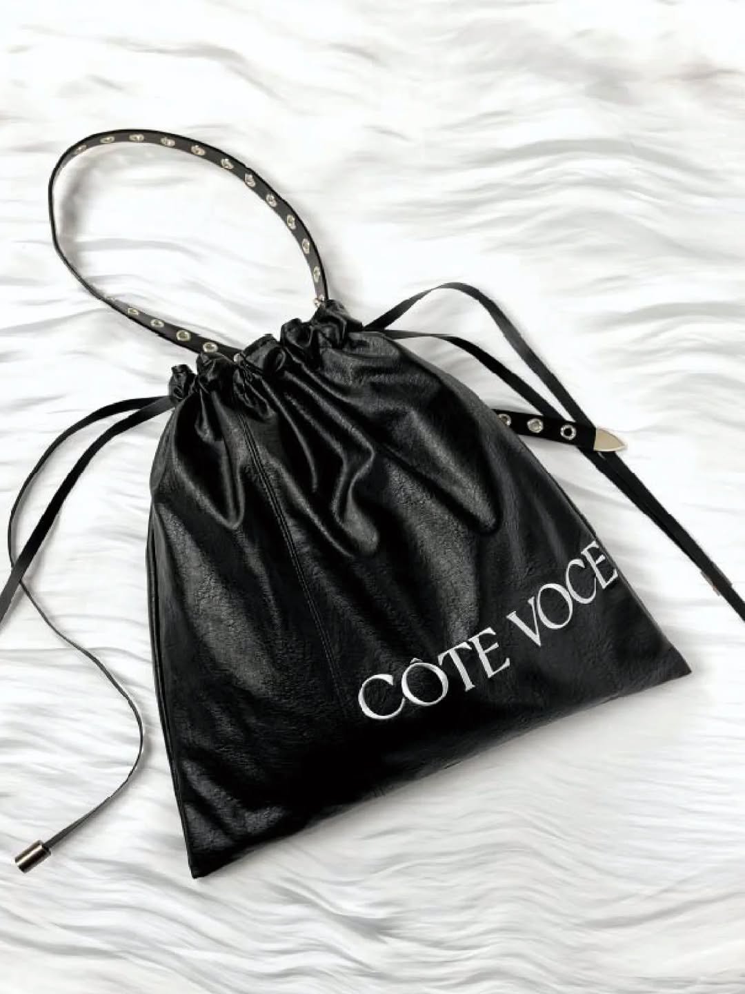 cotevoce_official 게시물 이미지: FLOW DRAWSTRING BAG - LARGE

4/17...