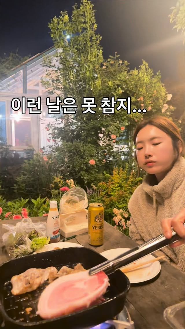 cottage_the_vert_gardengirl 게시물 이미지: 요즘 정원 일하다가
삼겹살 구워 먹는 재미에 삽니다🤣🌹

직접 가꾼 정원...