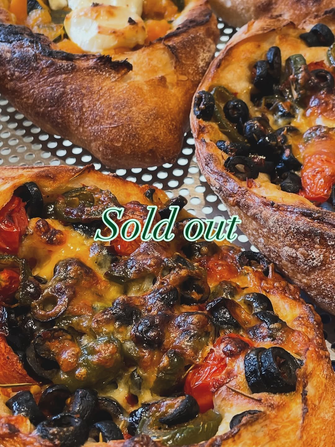Photo by 쿠드푸드흐/천연발효 유기농 프랑스 베이커리 on September 26, 2025. May be an image of pizza and text that says 'Sold Out.'.