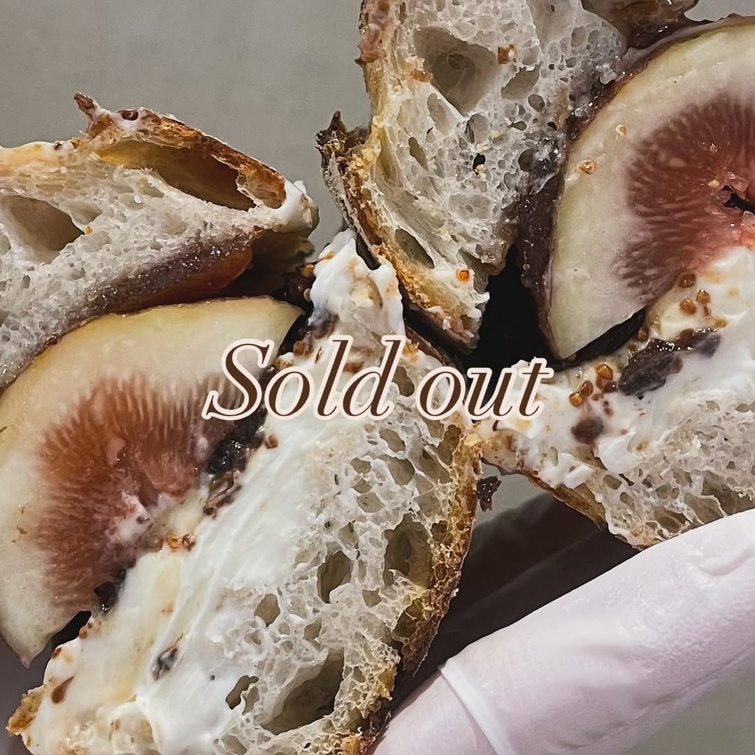 Photo by 쿠드푸드흐/천연발효 유기농 프랑스 베이커리 on September 25, 2025. May be an image of fig, baguette, pastry and text that says 'Sold Soldout out'.