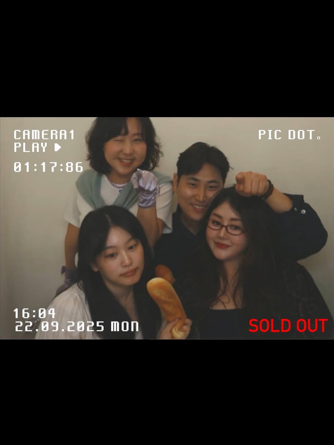Photo by 쿠드푸드흐/천연발효 유기농 프랑스 베이커리 on September 27, 2025. May be an image of 3 people and text that says 'CAMERA1 PLAY 01:17:86 17: 86 PIC PICDOT. DOT. 16:04 22.09.2025 22 22.09 2025 Mon SOLD OUT'.