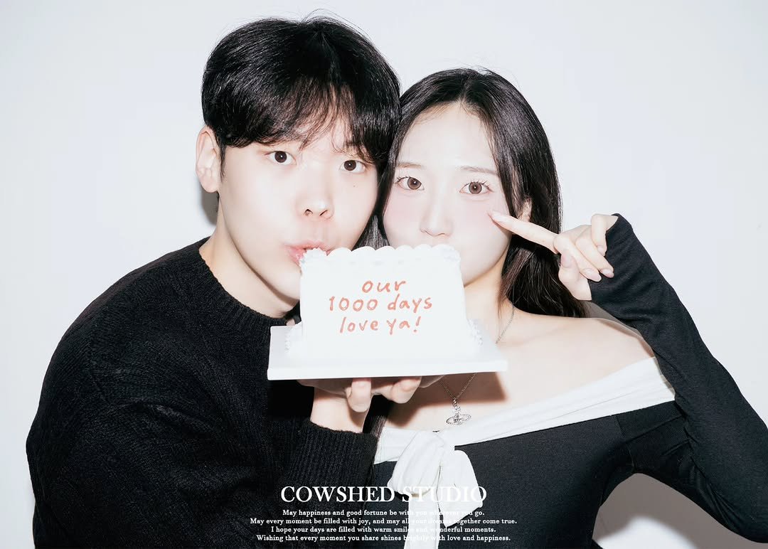 Photo by 외양간 스튜디오 | 홍대사진관 · 커플사진 · 커플스냅· 프로필사진 · 홍대증명사진 in 외양간스튜디오. May be an image of one or more people, bangs, top and text that says 'our 1000days 1000 days loveya! love ya! COWSHEDSPUDID SPUDIO happiness and good May very The ወዐወል oment befille may H yaare B inedw ลน matis ,and with with hw は EIL Payo Wishingt that oTery moment share ogether come true. ersu momests. meata. love andkappiness.'.