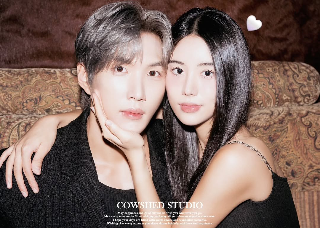 Photo by 외양간 스튜디오 | 홍대사진관 · 커플사진 · 커플스냅· 프로필사진 · 홍대증명사진 in 외양간스튜디오. May be an image of one or more people, hair and text.