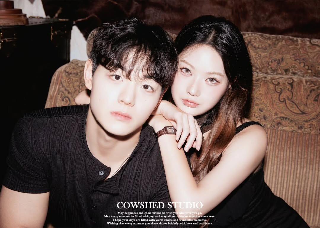 Photo by 외양간 스튜디오 | 홍대사진관 · 커플사진 · 커플스냅· 프로필사진 · 홍대증명사진 on July 31, 2025. May be an image of 1 person, bangs and text.