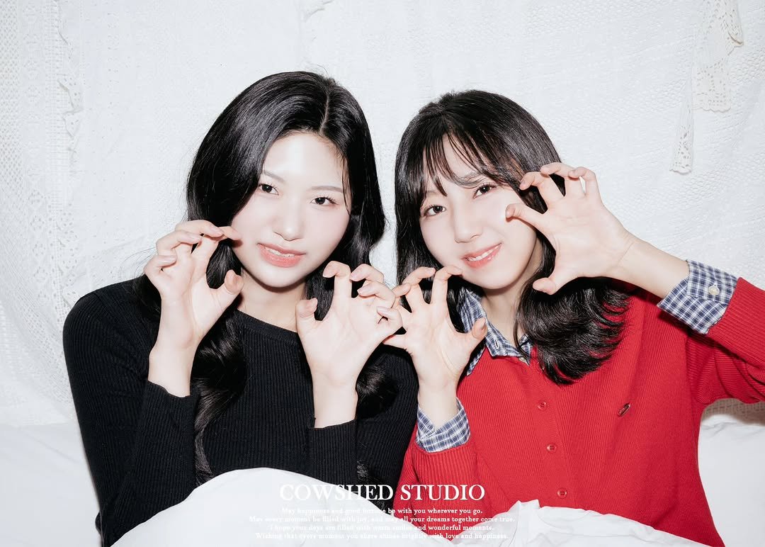 Photo by 외양간 스튜디오 | 홍대사진관 · 커플사진 · 커플스냅· 프로필사진 · 홍대증명사진 on March 27, 2026. May be an image of one or more people, hair and text.