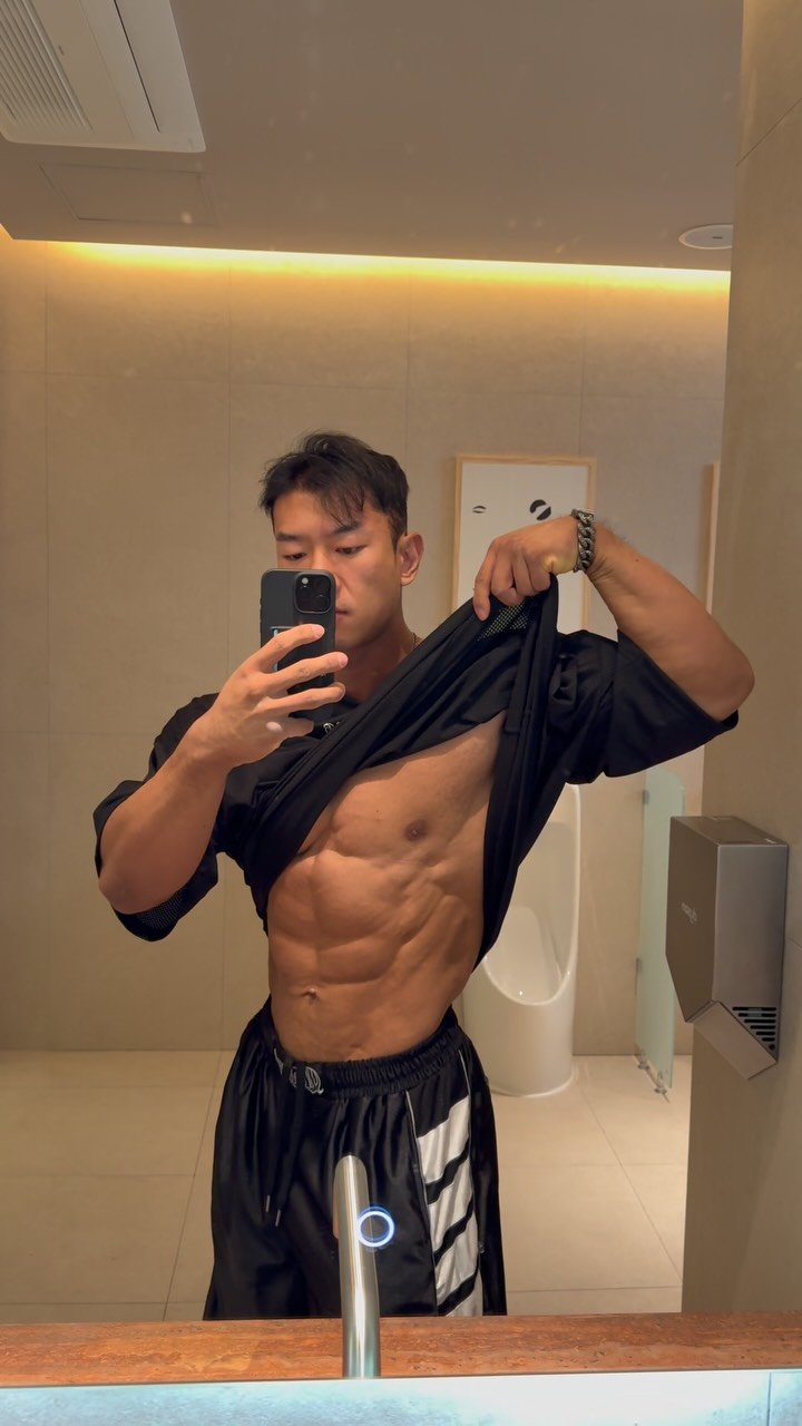 cqr_jin 게시물 이미지: 가족 식사 전 복근체크

내 두번째 아픈손가락 복근…

5년 더 하면 좋아지려나...