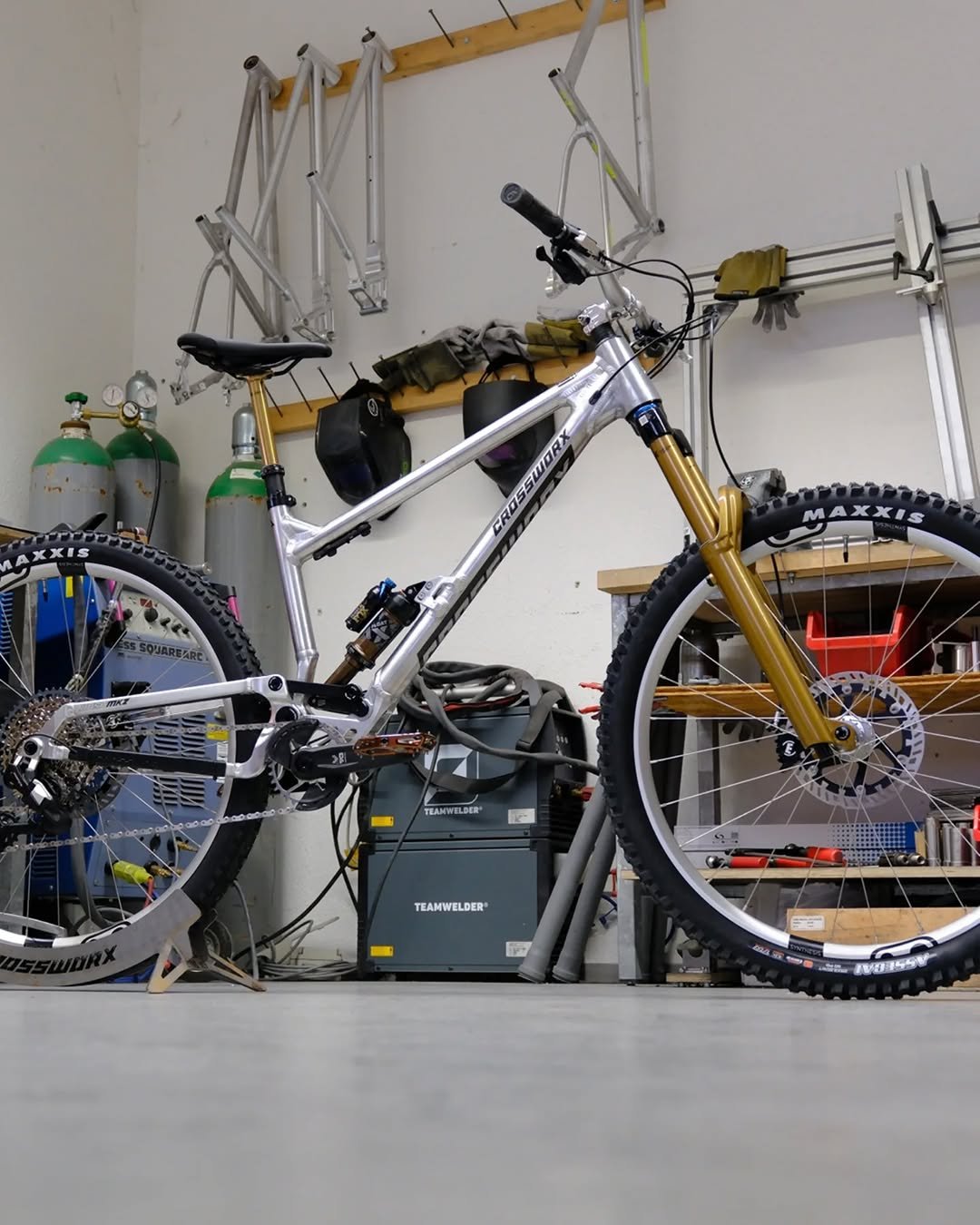 Photo shared by CrossWorx Cycles on February 26, 2026 tagging @crankbrothers, @ridefoxbike, and @oakcomponents. May be an image of bicycle and text that says 'CROSSWOR MAXXIS TEANWELDER" BLDER TEANW TEAMWELDER LDER' TEAMWE 2 けー ROSSY'.