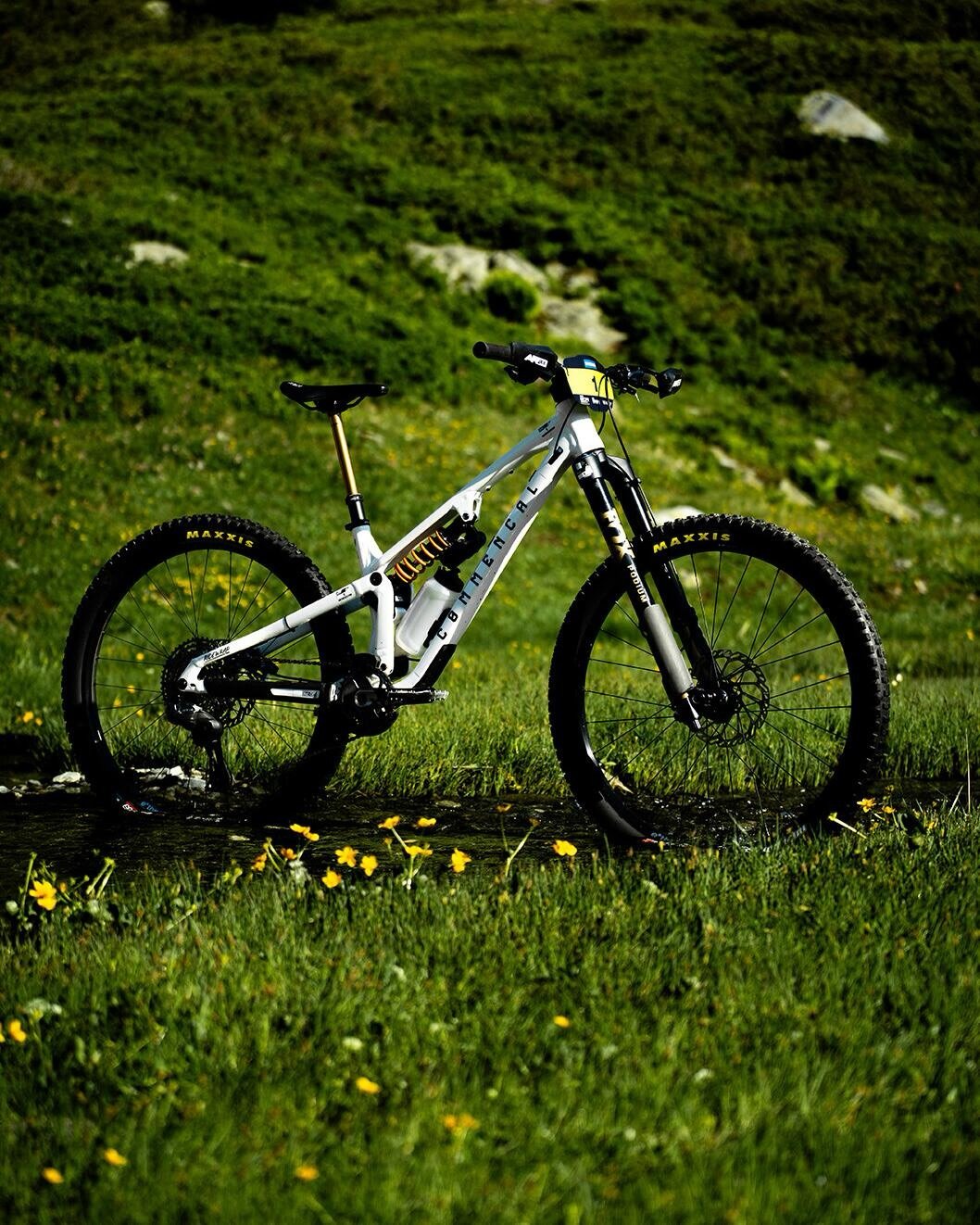 crankbrothers 게시물 이미지: @alexrudeau’s enduro steed looking fresh with...