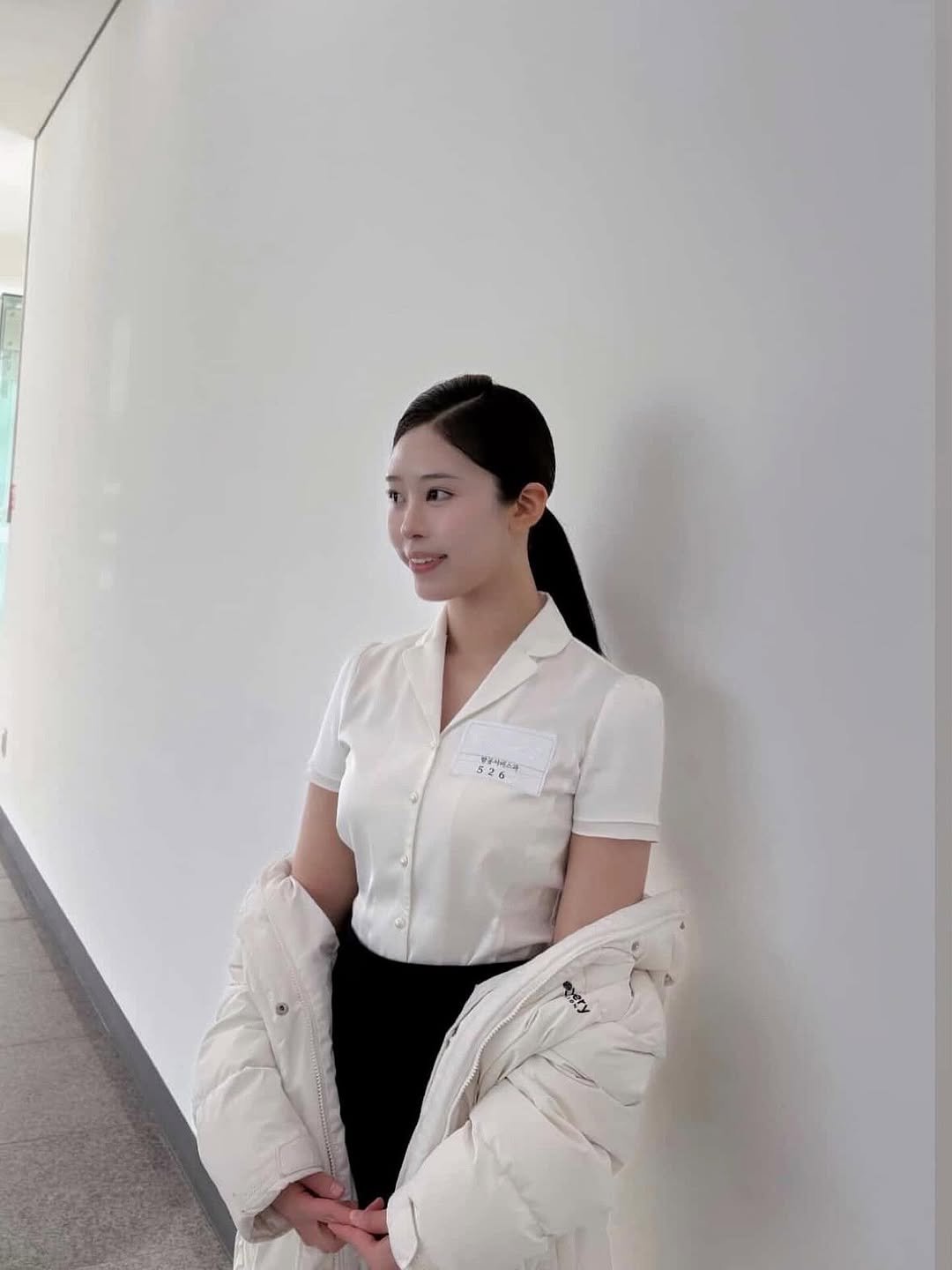 Photo by 크루팩토리 승무원학원 소민쌤 | 인하공전 한서대 항공과입시 in 크루팩토리 승무원학원. May be an image of duffle coat, sable coat, goosedown coat, parka and text.