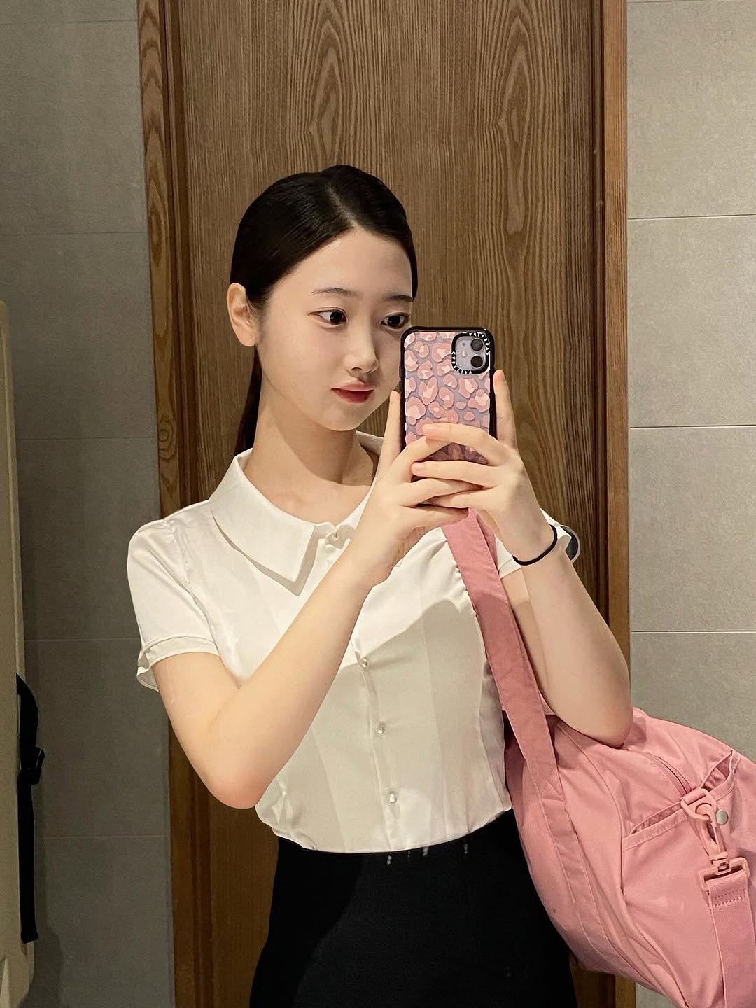Photo by 크루팩토리 승무원학원 소민쌤 | 인하공전 한서대 항공과입시✈️ on September 19, 2025. May be a selfie of 1 person, hair, top, mirror and text.