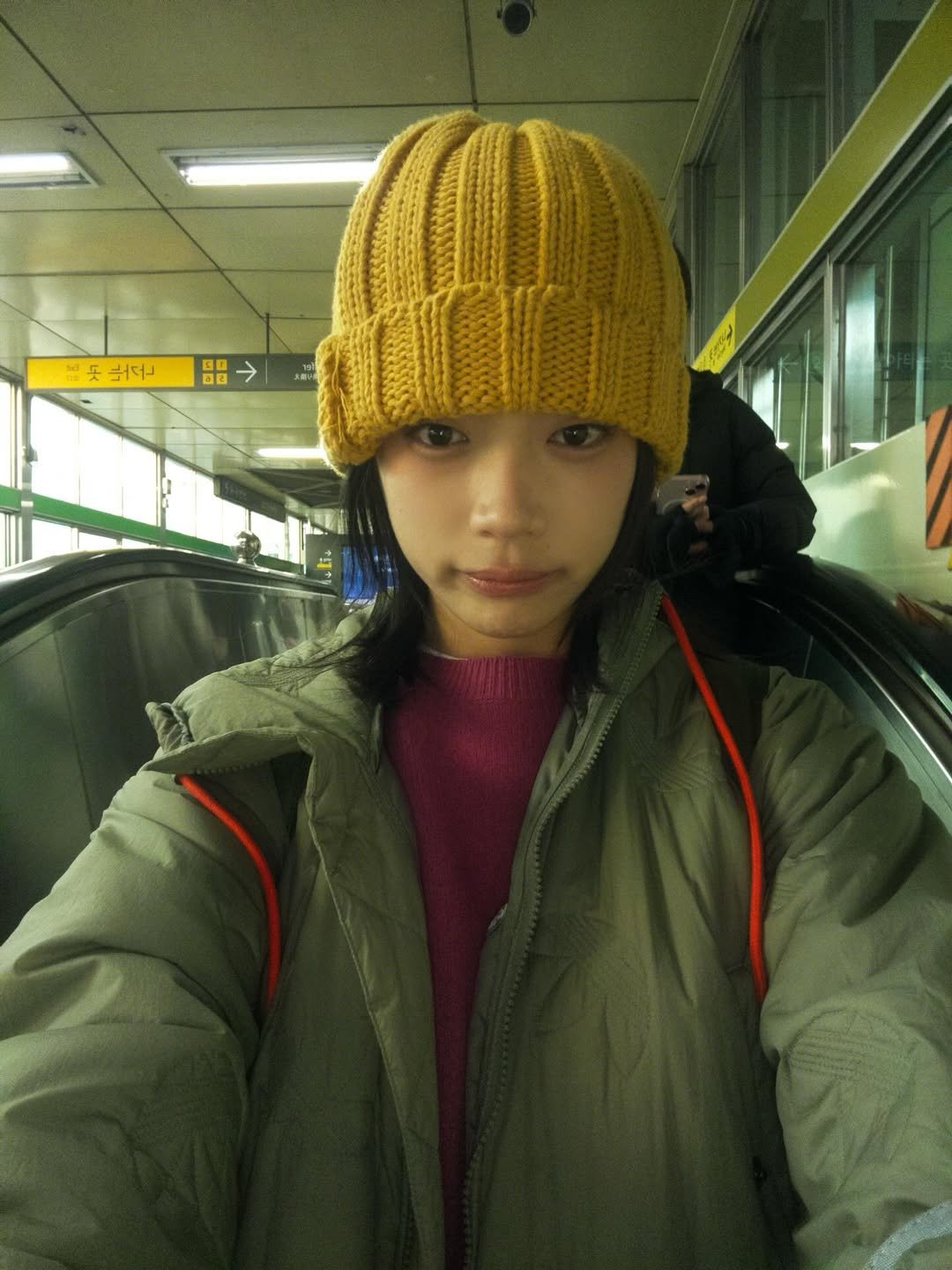 Photo by 신다현 on February 10, 2026. May be a selfie of hat, parka and text.