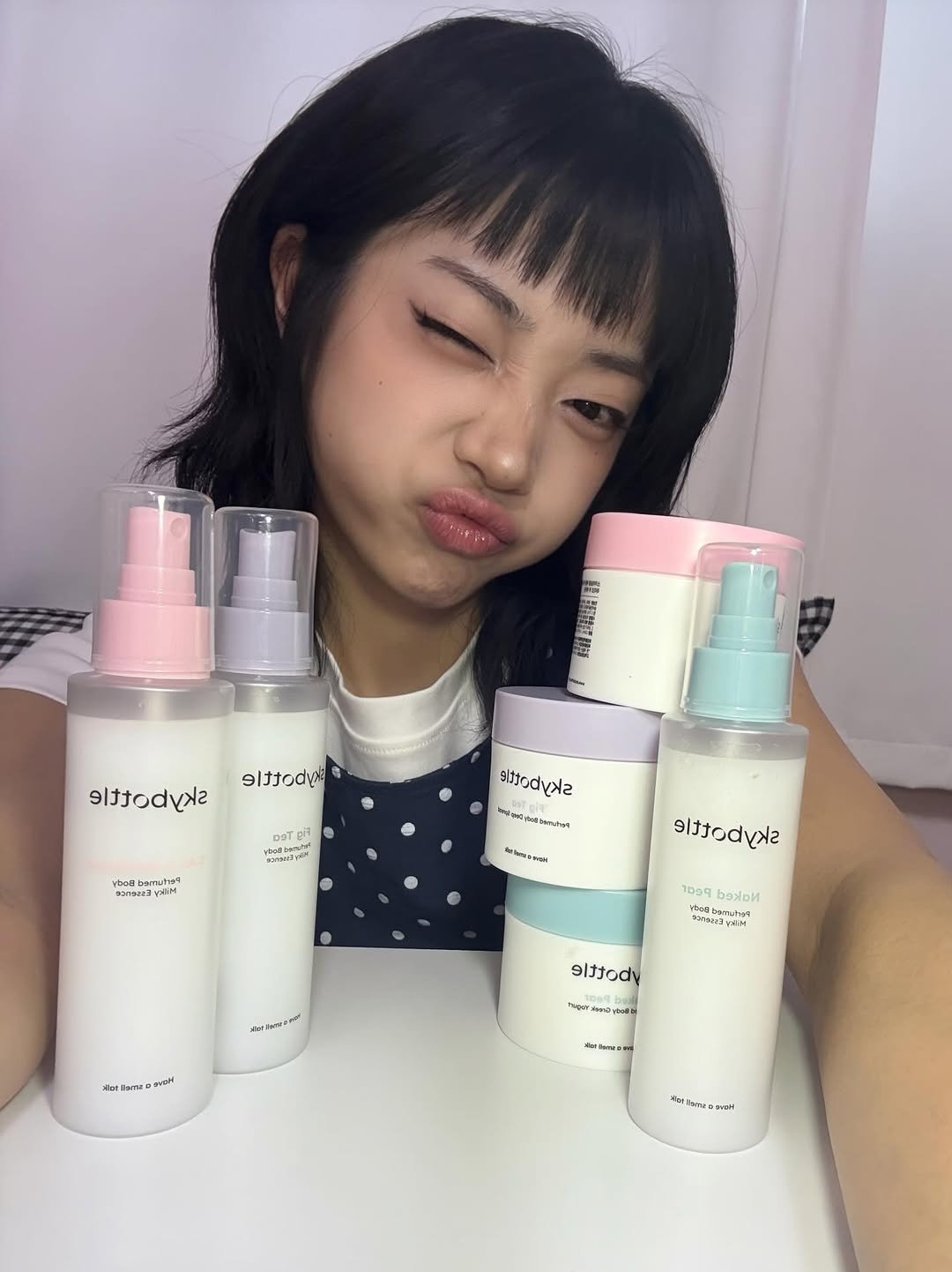 crhyyeon 게시물 이미지: 스카이보틀에 깔려죽어도 난 좋아..
#스카이보틀 #다이소X스카이보틀 #다이소바디...