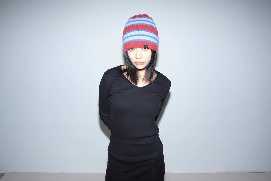 Photo by 신다현 on February 09, 2026. May be an image of hat, headscarf, face mask, beret, knit and text.