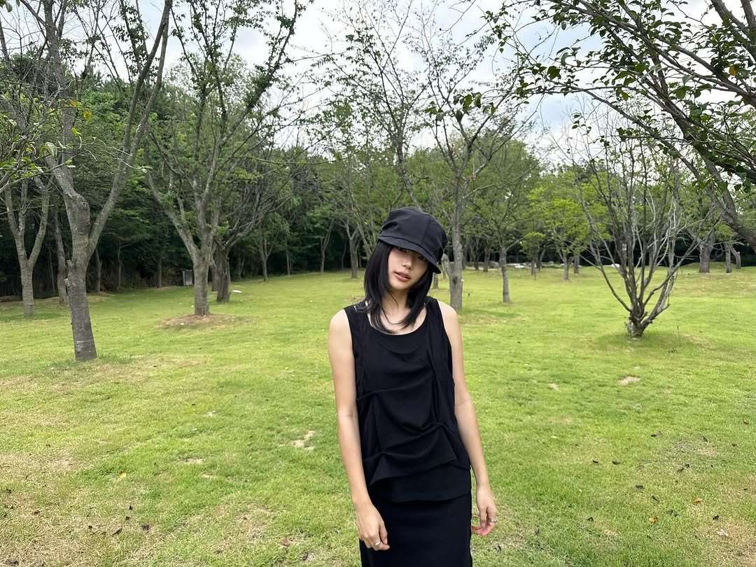 crhyyeon 게시물 이미지: @kimzisu_official 👯‍♀️🎩