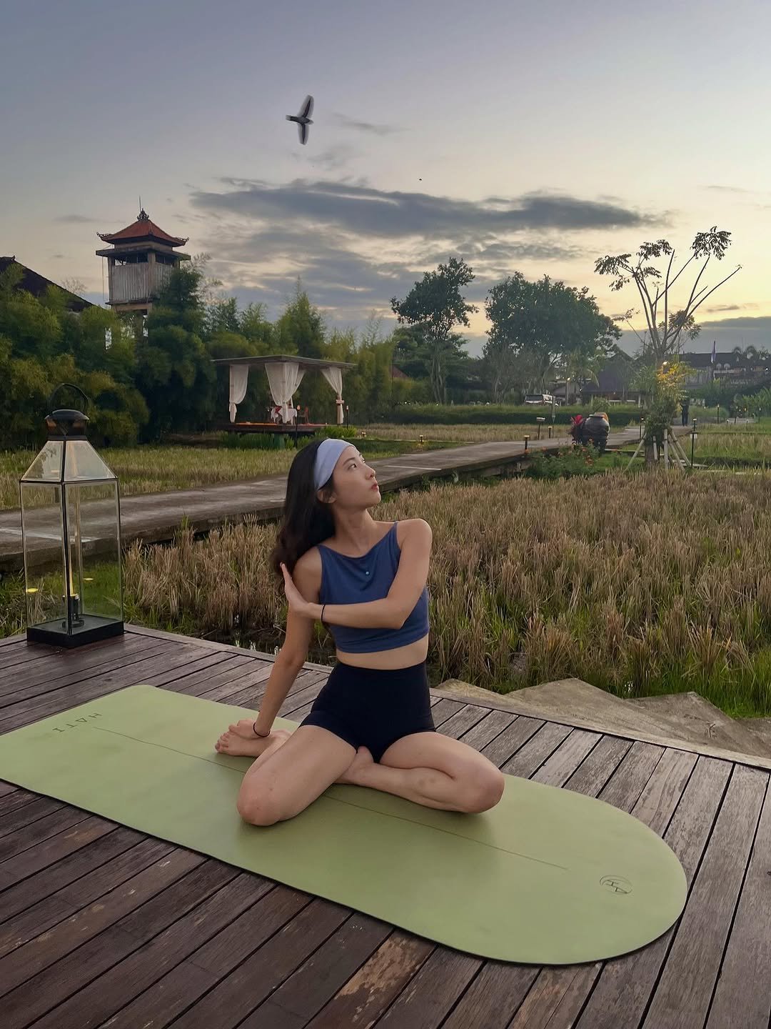 Photo by 크리스탈요가💎 이수정 on September 14, 2025. May be an image of 1 person, practicing yoga, activewear, outdoors and text.