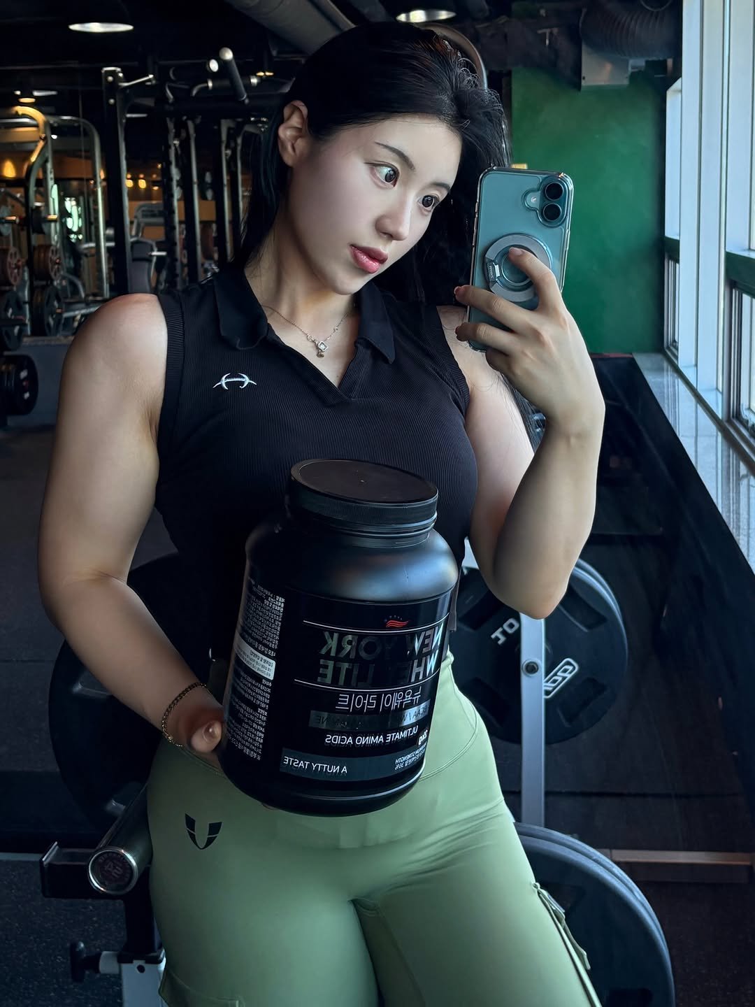 ctrl_yeon_ 게시물 이미지: 뉴욕웨이랑 오운완🔥
요즘 운동 끝나고 제일 먼저 찾게 되는 루틴이 
뉴욕웨이 라이트...