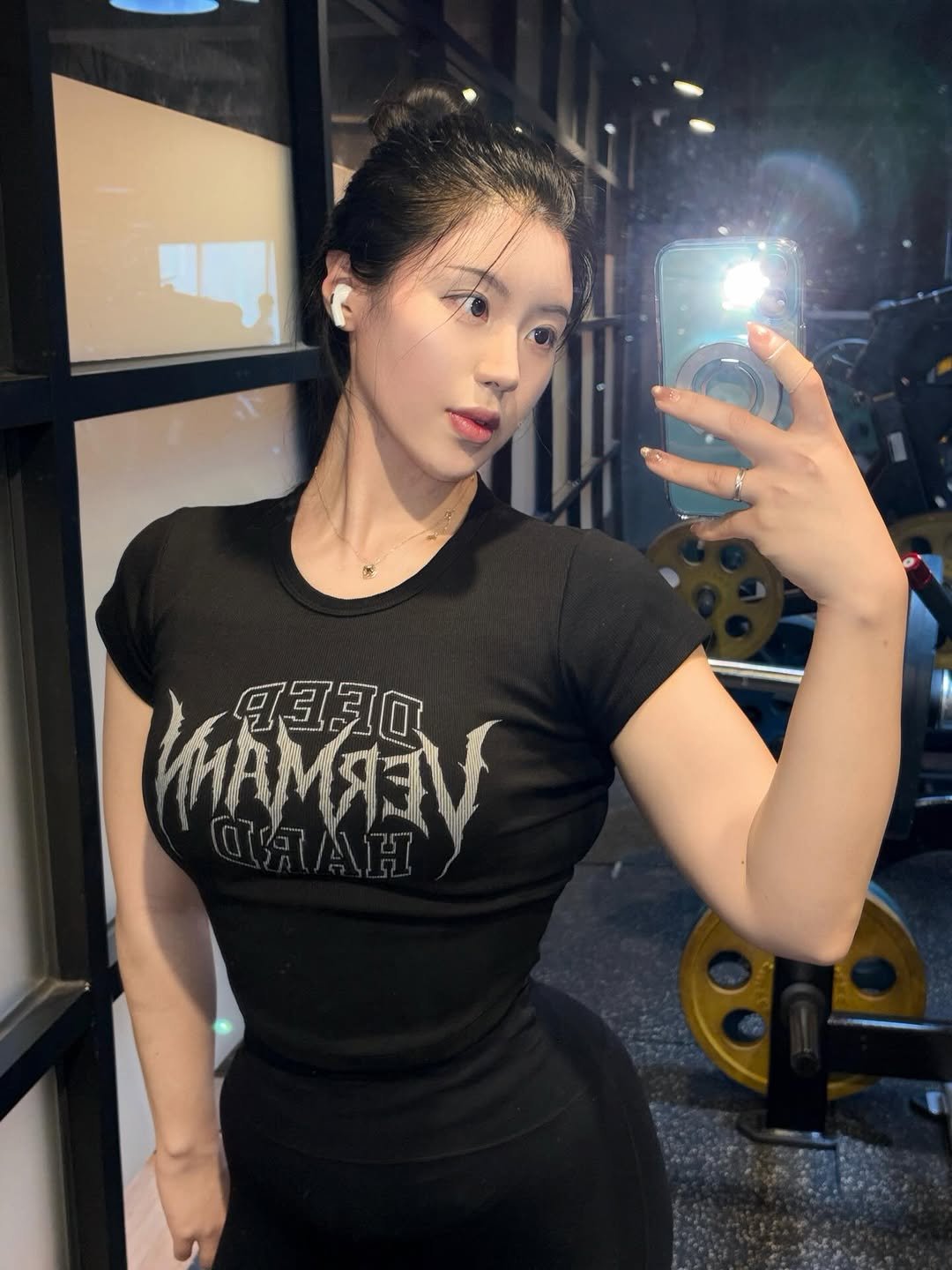 ctrl_yeon_ 게시물 이미지: 묵묵히 강해지도록!.

늘 그렇듯 베르만 핏 예술이라서 자동보정 효과 톡톡히 보는...