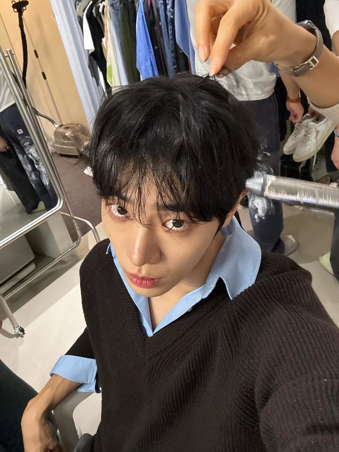 Photo by 추영우 on November 04, 2025. May be an image of one or more people, hair and text.