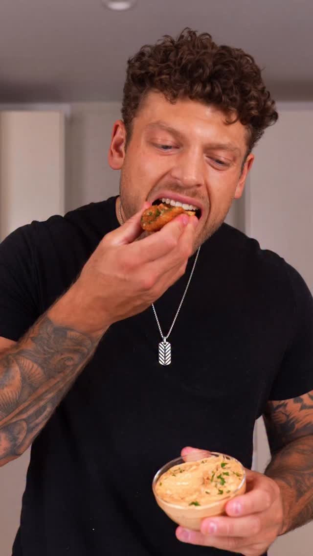 curlyscookin 게시물 이미지: Garlic Parm Chicken Tenders 

Ingredients:
-...