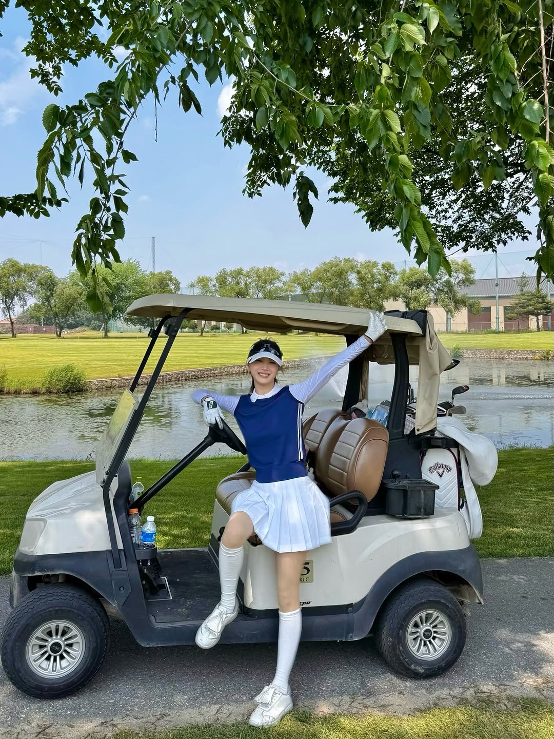 cutehyon_ 게시물 이미지: #광고 
초여름 라운드⛳️
네이비+화이트 조합은 언제나 실패가 없는 것...
