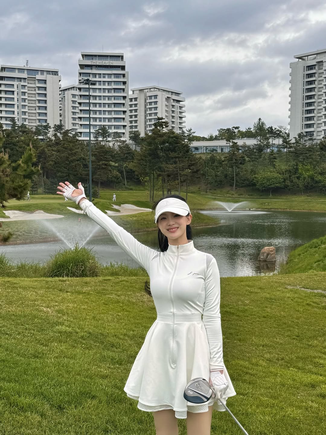 cutehyon_ 게시물 이미지: .
𝑱.𝑱𝒂𝒏𝒆 과 함께한 더헤븐CC 가족라운딩⛳️
하얀 골프웨어에 담긴 오늘의...
