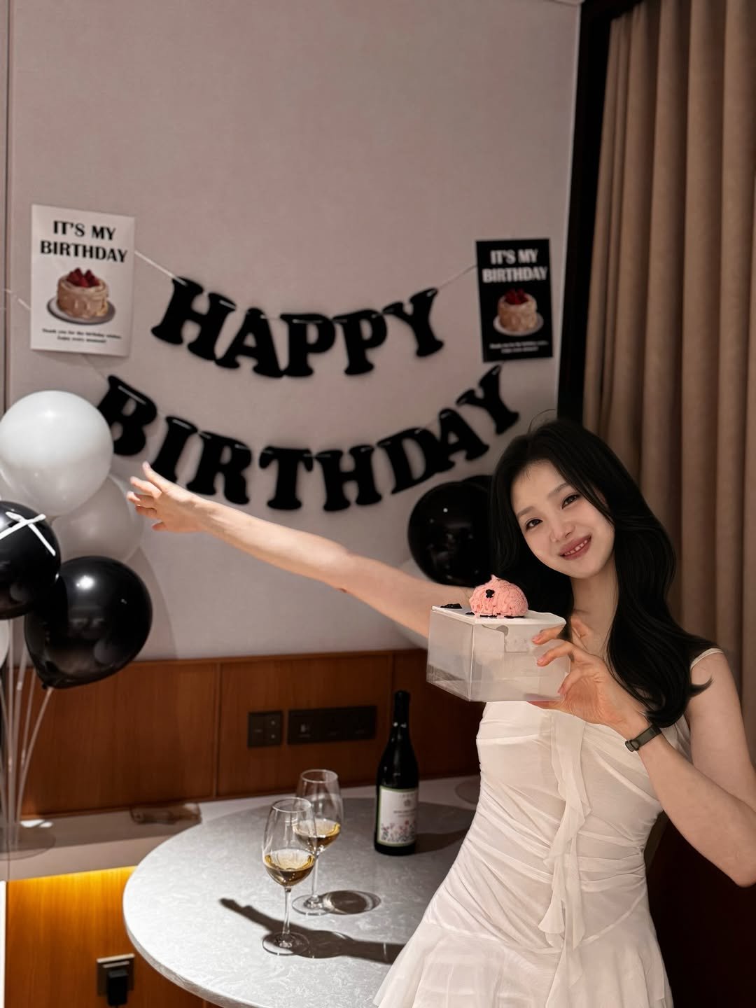 Photo by 💗큐트셔니 on February 01, 2026. May be an image of candle, dress, net and balloon.