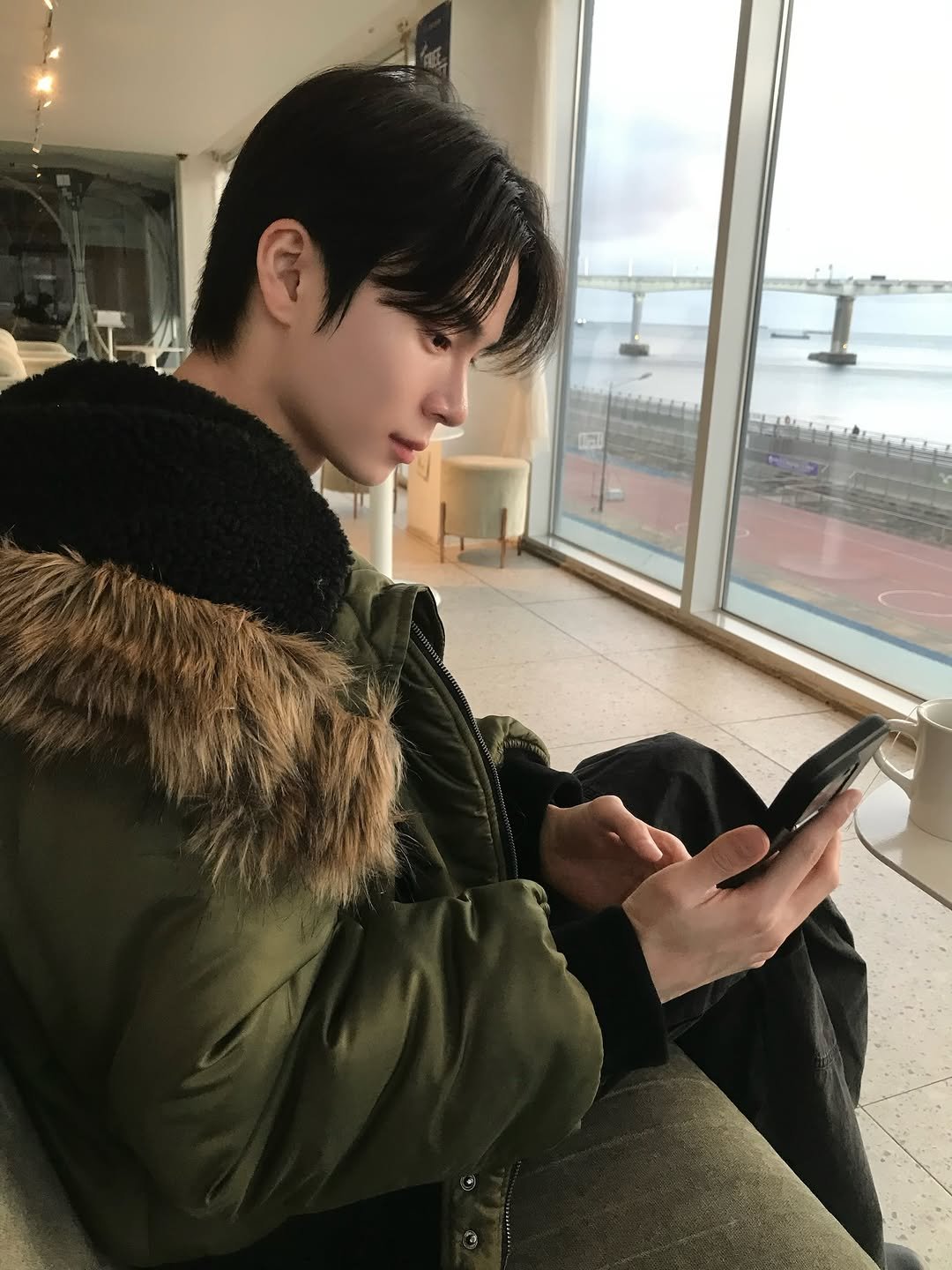 cvvjxn 게시물 이미지: 😌📱☕️