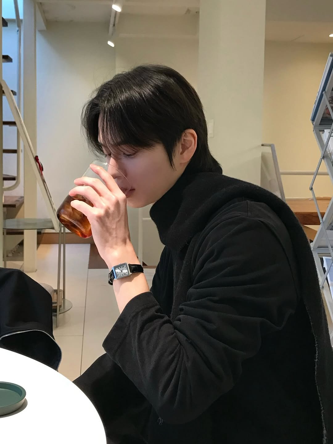 Photo by 최우진 on January 17, 2026. May be an image of one or more people, hair, drink, cornflower and text.