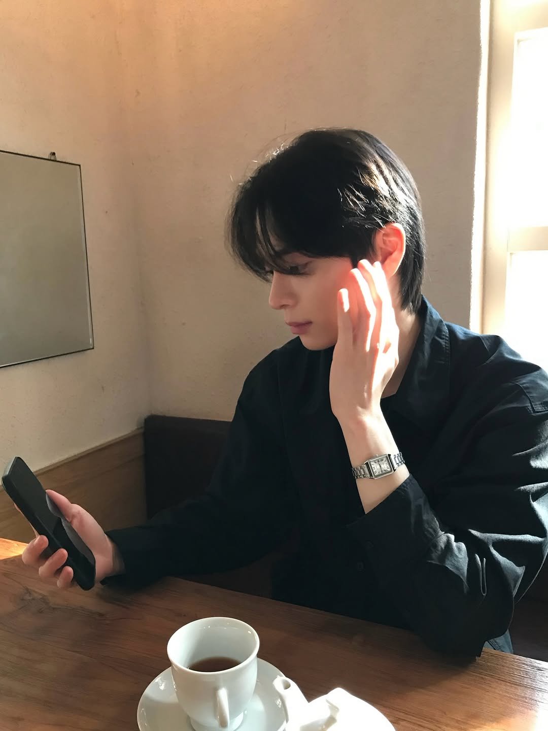 Photo by 최우진 on February 13, 2026. May be an image of one or more people, hair, phone, coffee cup, bolo tie and text.