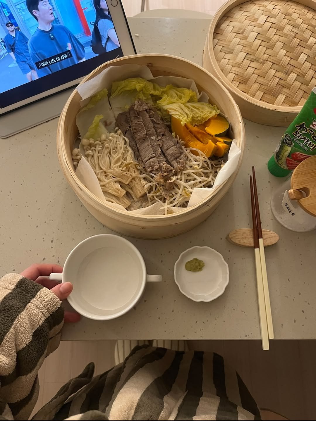 Photo by 채영 on December 15, 2025. May be an image of hot pot, noodles, ramen, chow mein, chopsticks, dumpling and text.