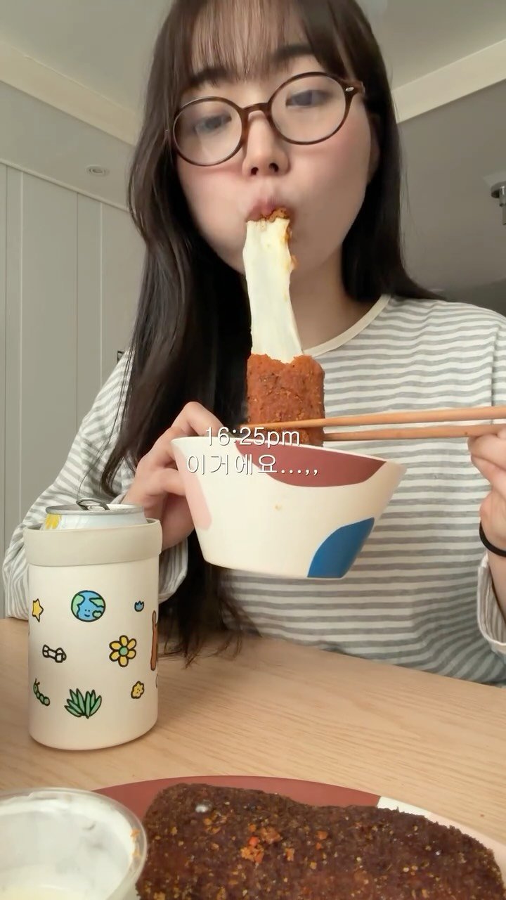 cwood_room 게시물 이미지: 명랑치즈스틱vs나 … 외출후 먹힐링하는 집순이일상 🏡

한국의 칠리스 ..?? 라는...