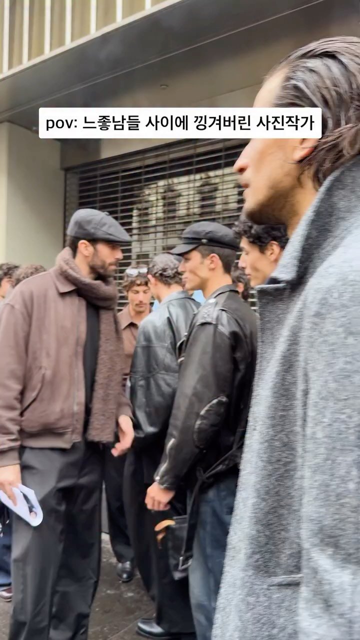 cy___jo 게시물 이미지: 나도 껴 줘🥺

#streetphotography #모델 #남자모델 #패션 #패션위크