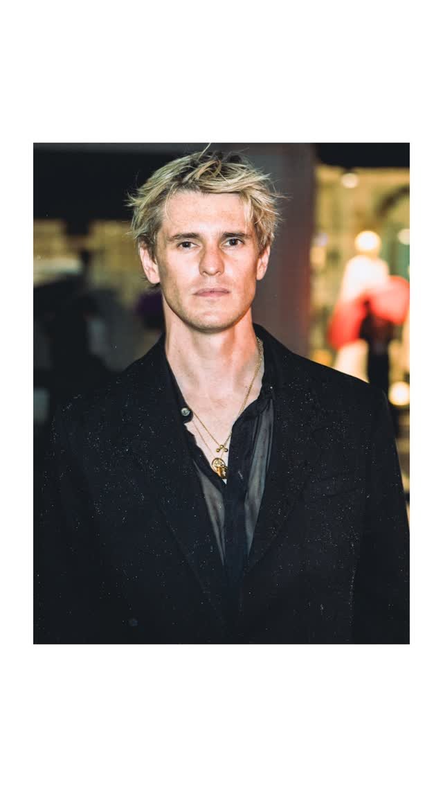 cy___jo 게시물 이미지: 꿈을 꾼 듯한 기분이야🌂🌧️📸

#패션위크 #패션 #streetphotography...