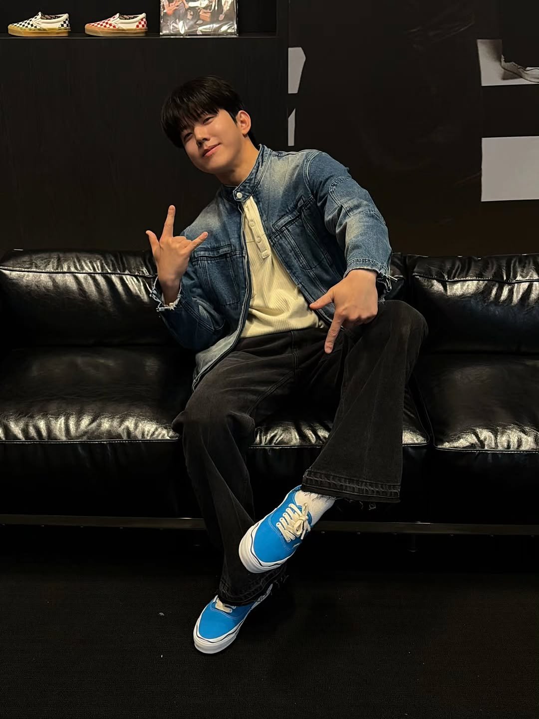 Photo by DAY6_drummer on April 01, 2026. May be an image of one or more people, bangs, wingtip shoes, sock, sweatpants and text.