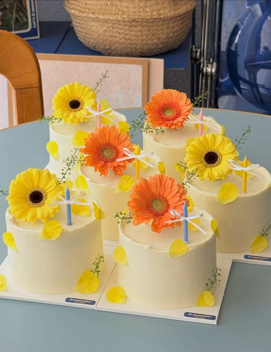 Photo by 수원 행궁동 케이크 디믈리에 on April 23, 2026. May be an image of wedding cake and text.