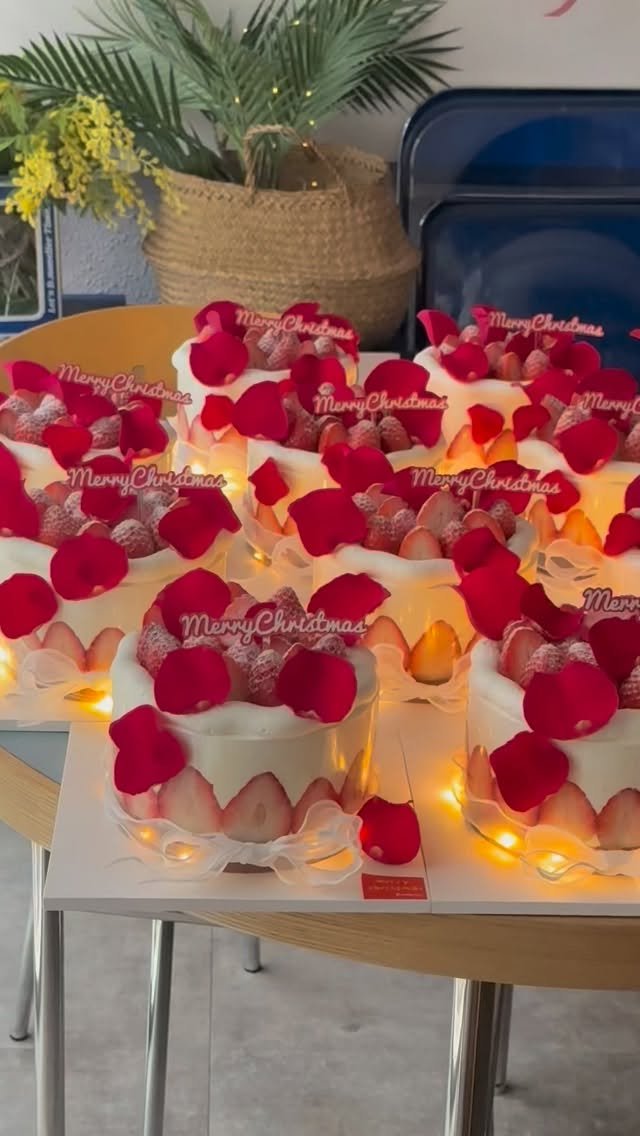 d.mmelier 게시물 이미지: .
모두 메리크리스마스!! 
당일구매 가능한 홀케이크 ,보틀케이크...