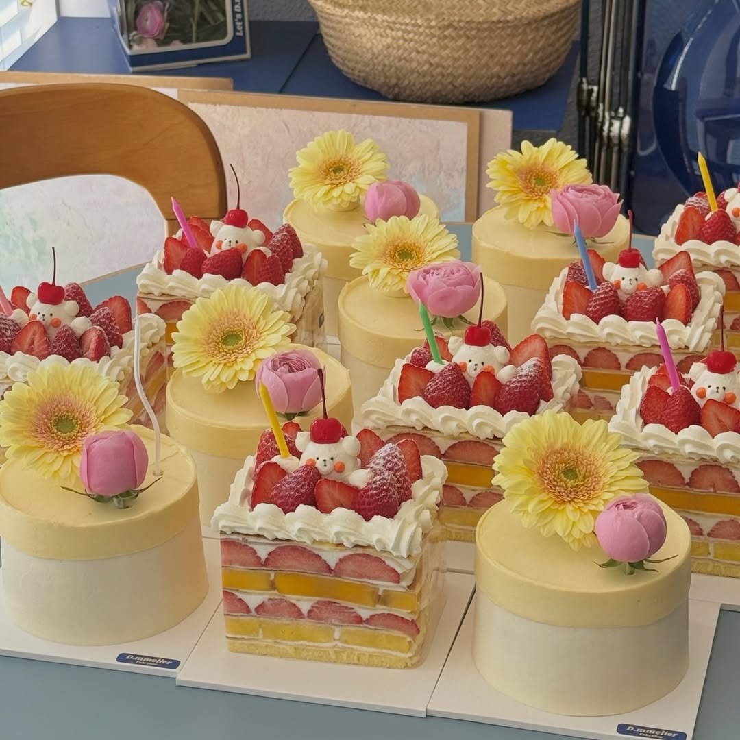 Photo by 수원 행궁동 케이크 디믈리에 on April 18, 2026. May be an image of strawberry, chiffon cake, fruitcake, cheesecake, prairie gentian and text.