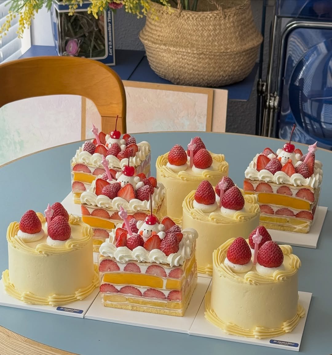 Photo by 수원 행궁동 케이크 디믈리에 on April 25, 2026. May be an image of chiffon cake, strawberry, fruitcake, cheesecake and text.