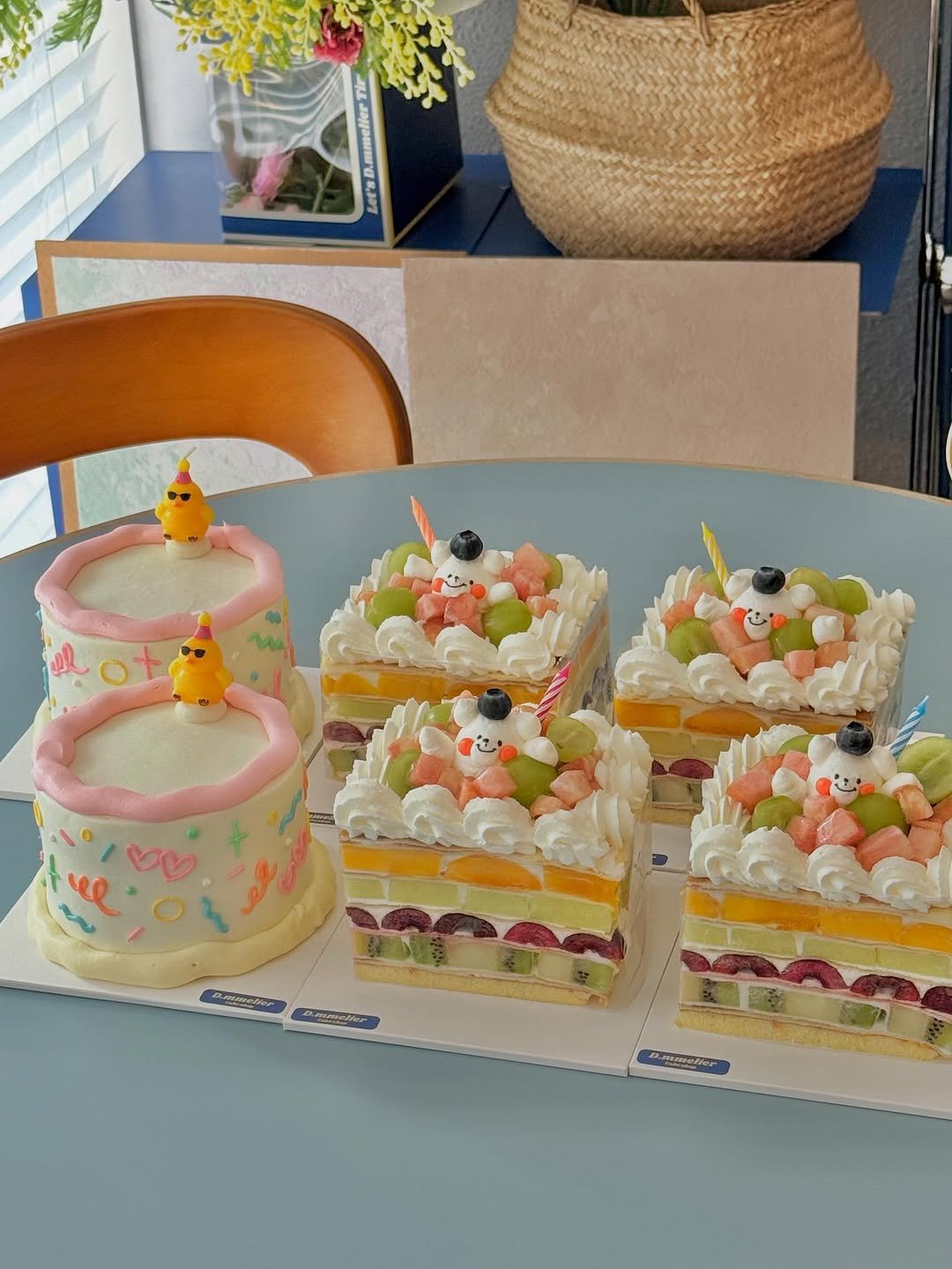 Photo by 수원 행궁동 케이크 디믈리에 on August 07, 2025. May be an image of cake, fruitcake and text.