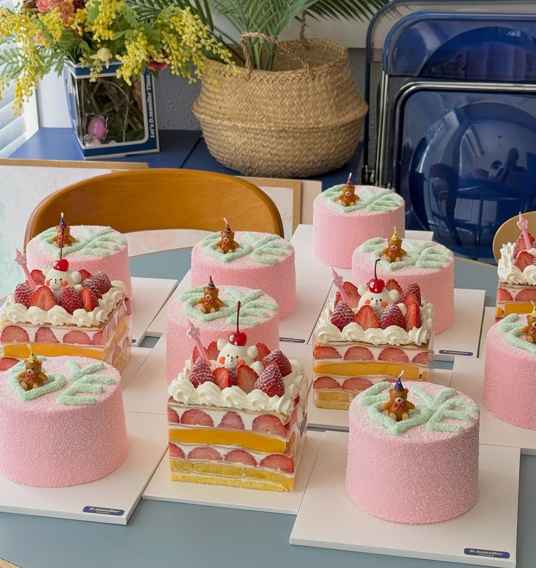 Photo by 수원 행궁동 케이크 디믈리에 on April 24, 2026. May be an image of strawberry, chiffon cake, fruitcake and text.