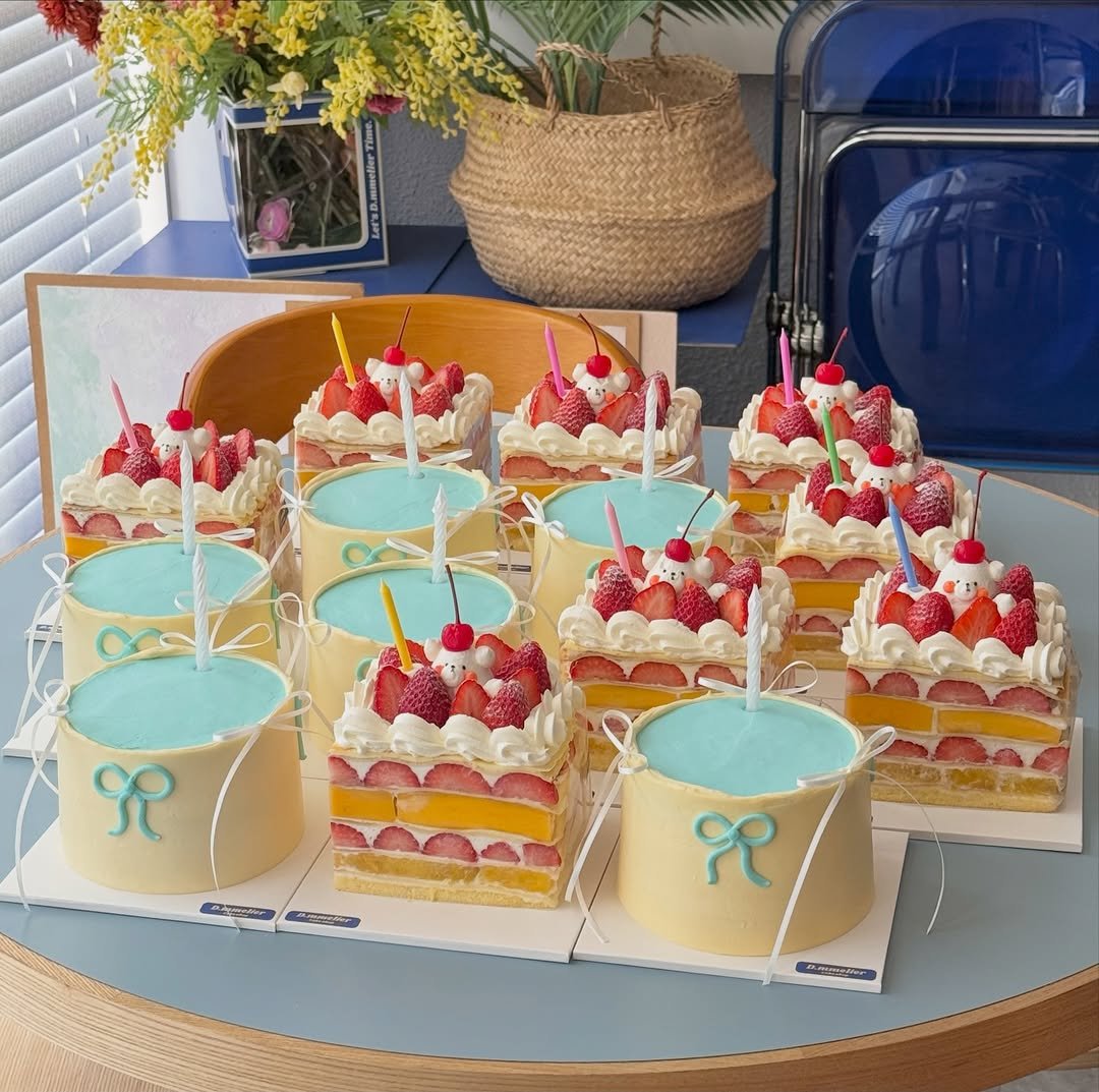 Photo by 수원 행궁동 케이크 디믈리에 on April 17, 2026. May be an image of chiffon cake, candle, fruitcake and text.