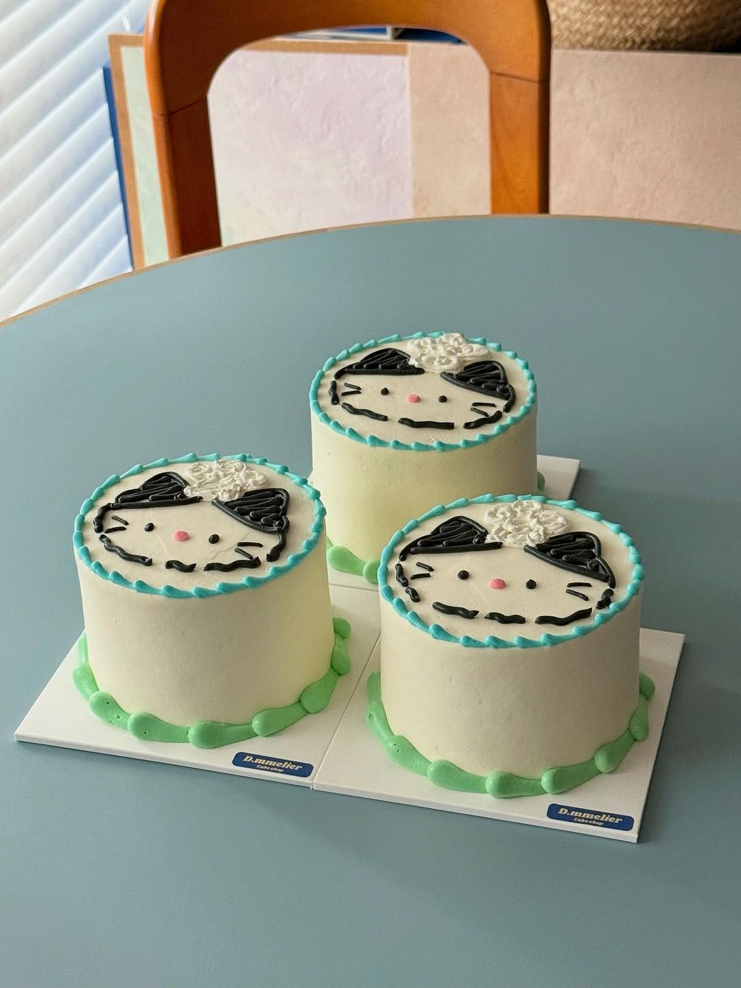 Photo by 수원 행궁동 케이크 디믈리에 on August 13, 2025. May be an image of cake and text.