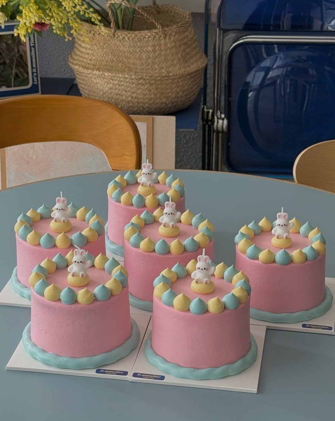 Photo by 수원 행궁동 케이크 디믈리에 on April 16, 2026. May be an image of chiffon cake and text.