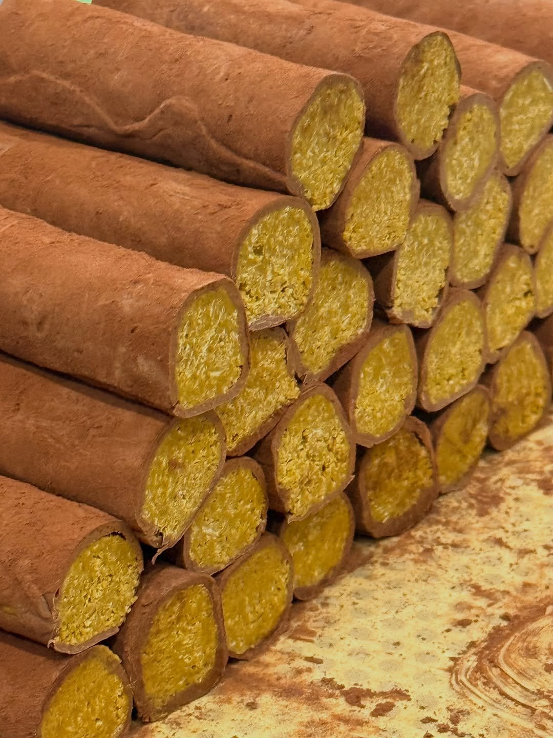 Photo by 수원 행궁동 케이크 디믈리에 on January 10, 2026. May be an image of smoking, cigar and text.