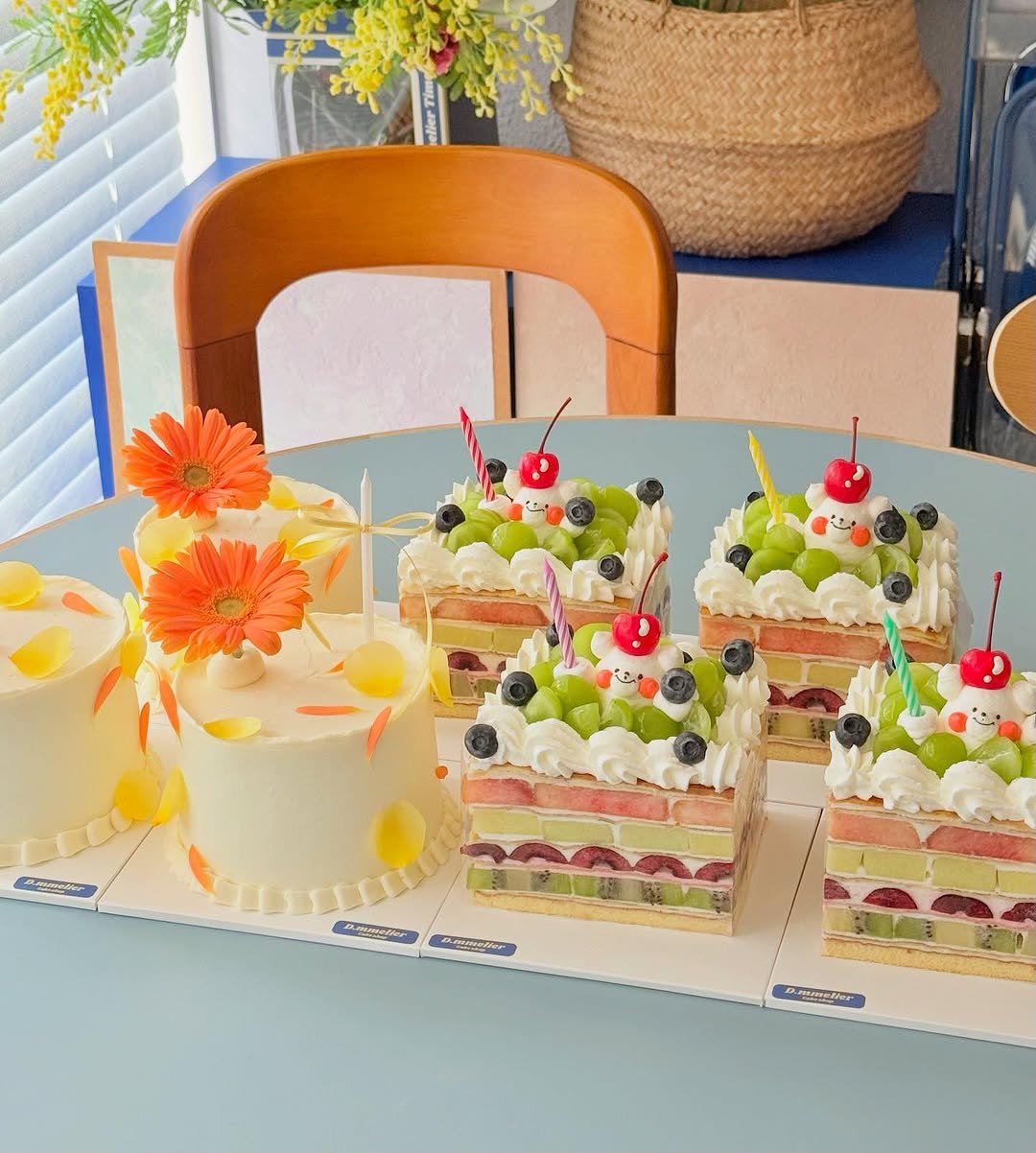 Photo by 수원 행궁동 케이크 디믈리에 on August 14, 2025. May be an image of chiffon cake, candle, fruitcake, prairie gentian and text.