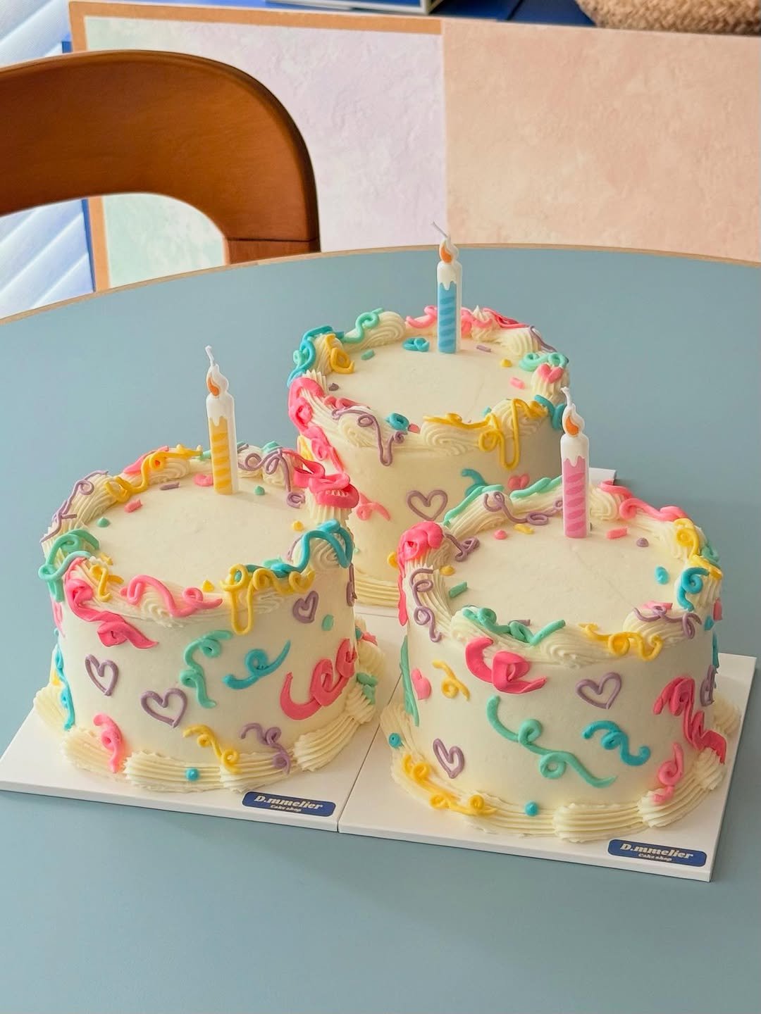 Photo by 수원 행궁동 케이크 디믈리에 on August 10, 2025. May be an image of cake and text that says 'namelier D.mmeller D.mmeller'.