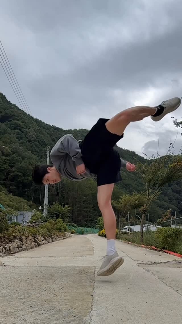 d0_kick 게시물 이미지: 540도 발차기🥋 
입어보면 다른 스포츠웨어 브랜드 @plaknit_official...