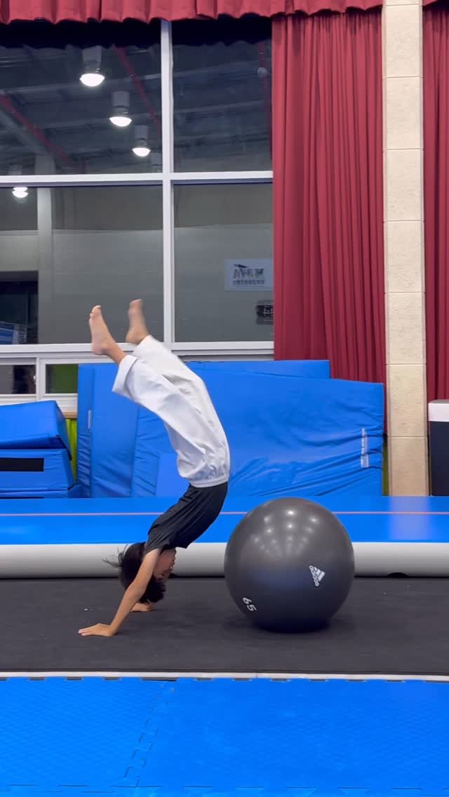 d0_kick 게시물 이미지: 너도 할 수 있어?ㅋㅋㅋ 
@muju_tkd_team 🥋