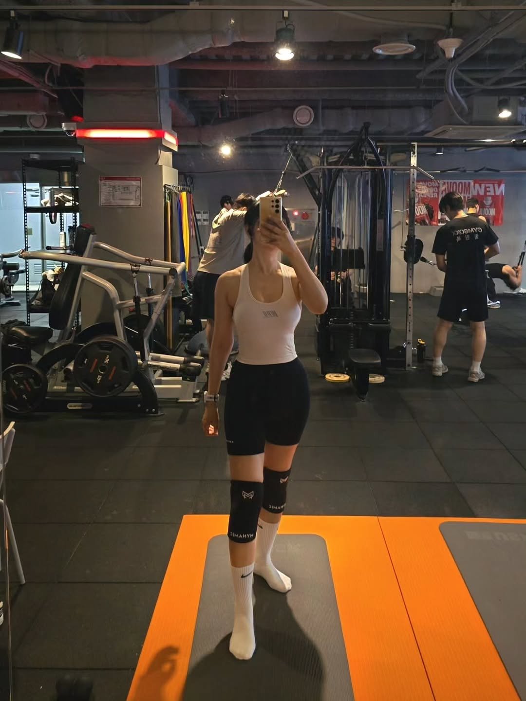 d7_yhpos 게시물 이미지: 🐈‍⬛️ 오늘의 운동일지
🤍🖤 크림오레오 하체룩 🍪

오늘은 하체데이 💪
상체가...